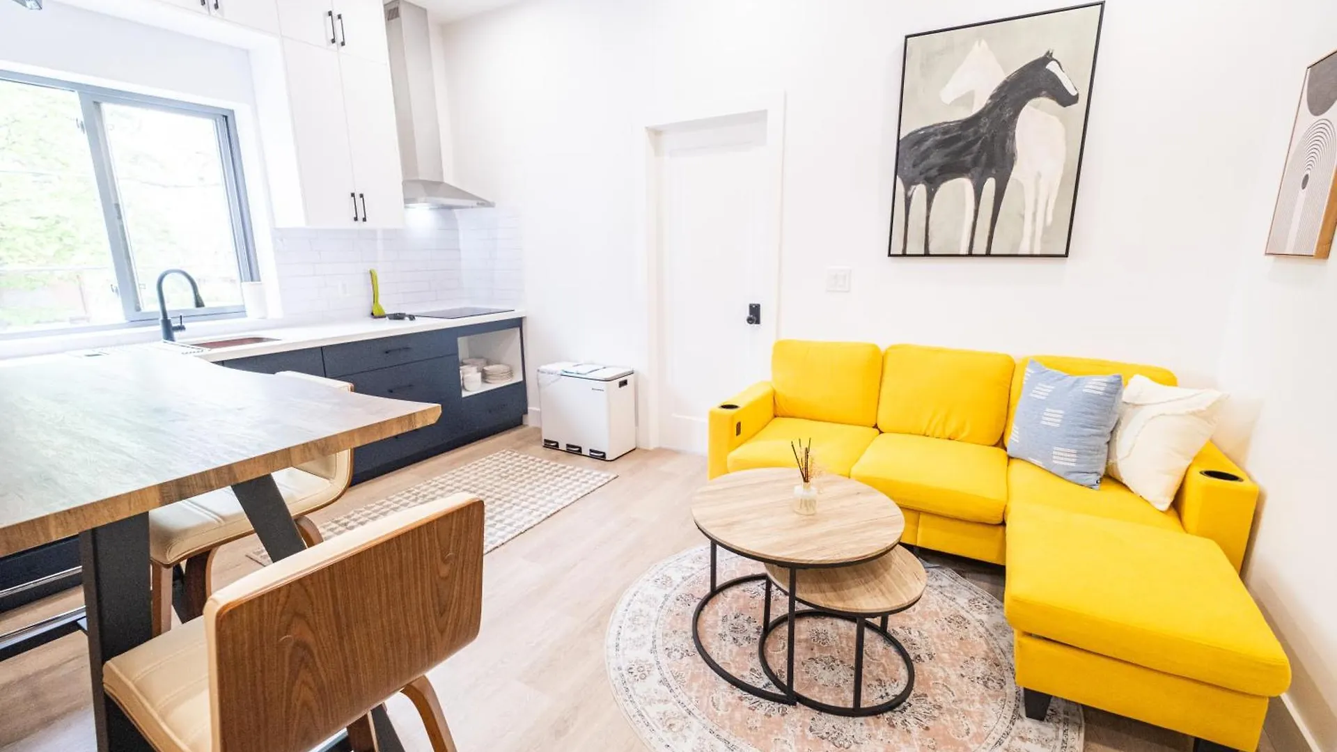 Adorable Modern Master Bedroom Near Colleges And K-Town Toronto Canada