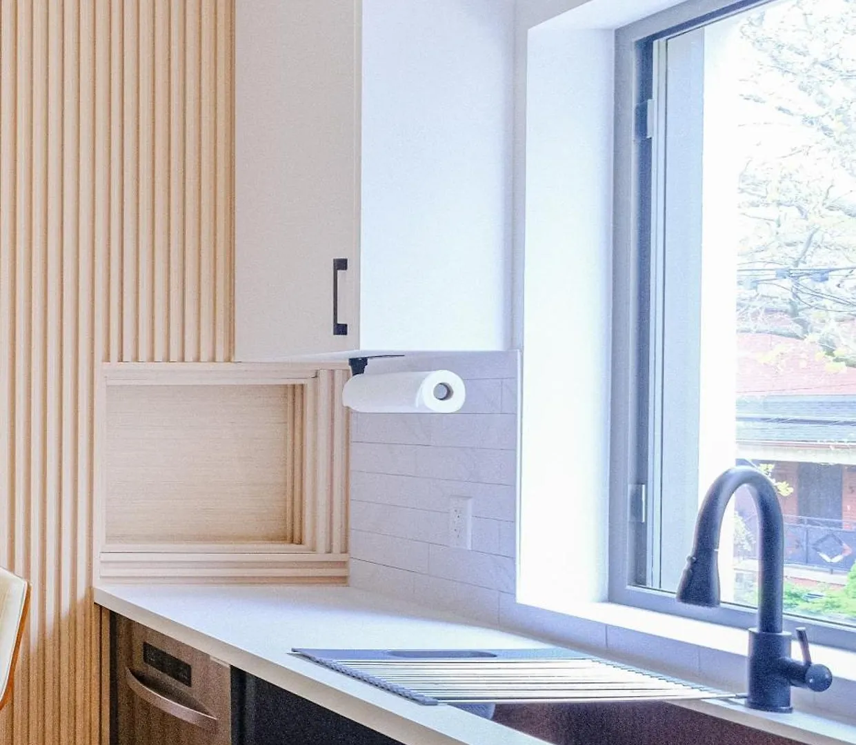 Adorable Modern Master Bedroom Near Colleges And K-Town Toronto