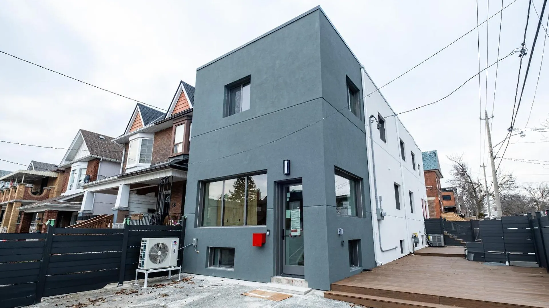 Rum i privatbostad Adorable Modern Master Bedroom Near Colleges And K-Town Toronto Kanada